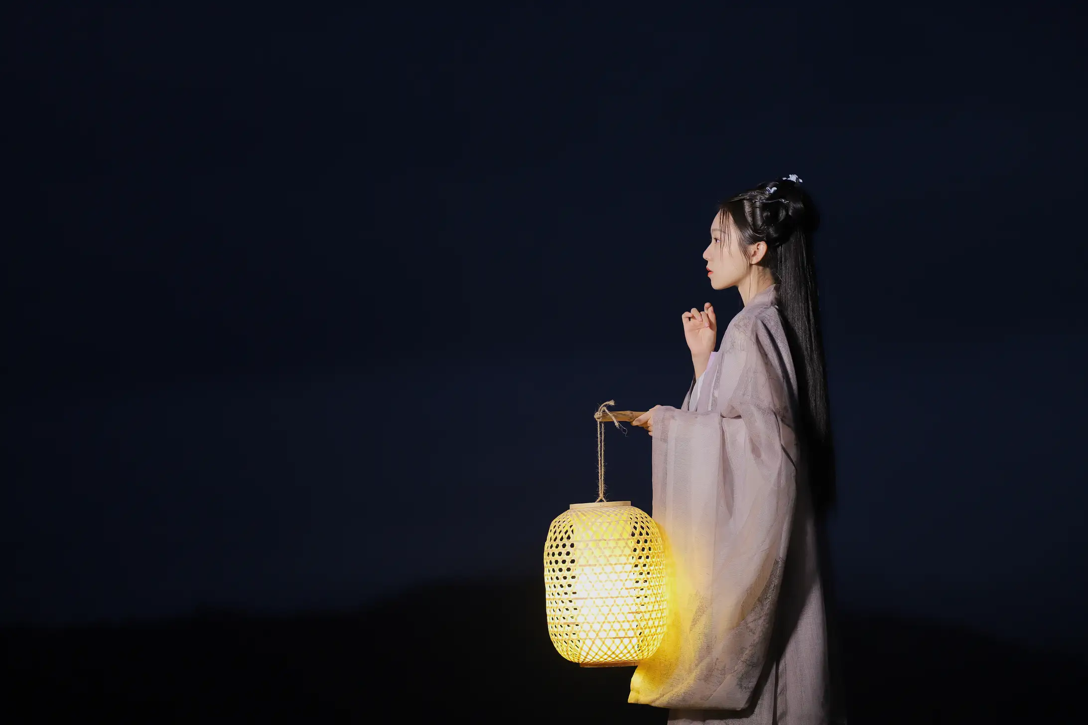 [YITUYU] 2022.02.05 Vol.753 – Hold a lantern to illuminate the rivers and mountains A sweetheart#[22P]-15